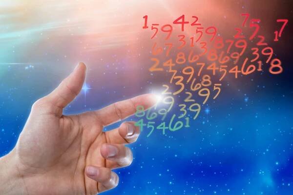 Vídáte stejný čas? Numerologové řekli proč | DámskýDeník.cz