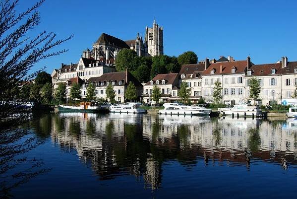 Burgund – Le Lapin Voyageur visite…
