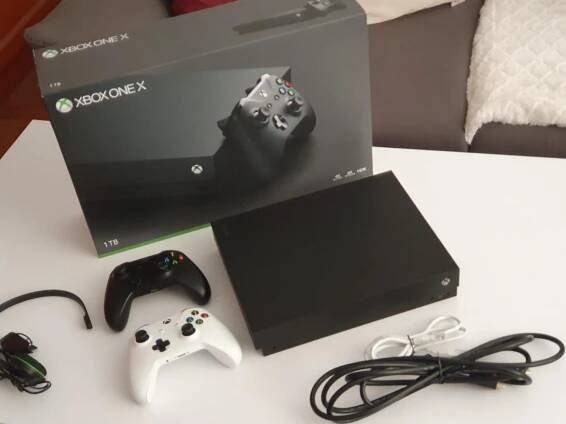 Xbox One X - Počítače a hry