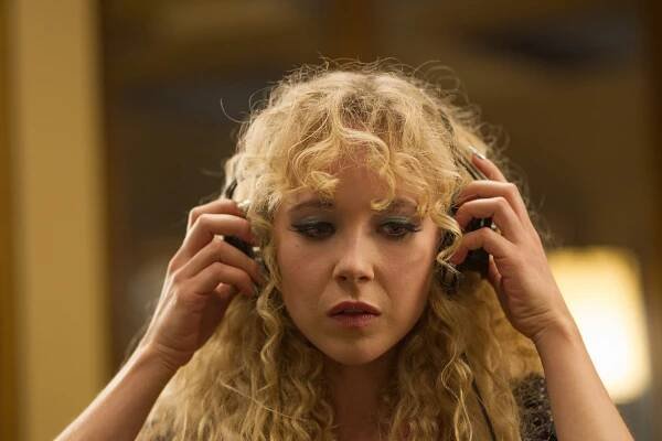 Vinyl - Pilot - Z filmu - Juno Temple
