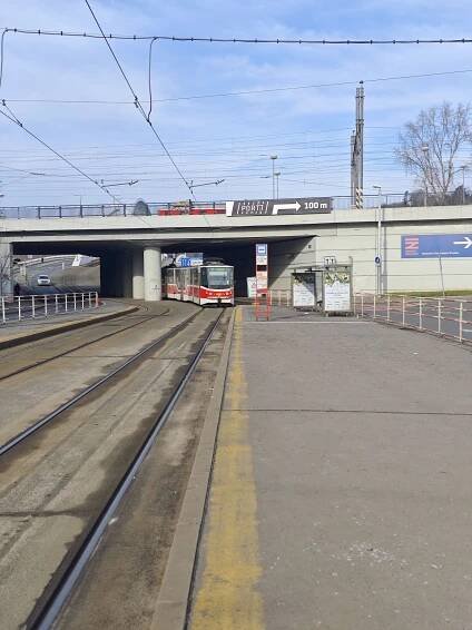 Fotogalerie • Nádraží Holešovice ♿ ( straßenbahn, bushaltestelle, u-bahnstation c) • Mapy.com