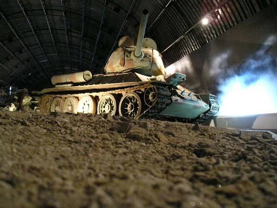 CZE - Lešany - Vojenské technické muzeum - T34/85 v Ostravské operaci (foto bez blesku, uzaverka +1,5)