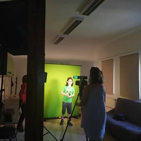 Filmová tvorba na ZUŠ Járy Cimrmana slaví. Jeden z žáků si zahrál ve filmech