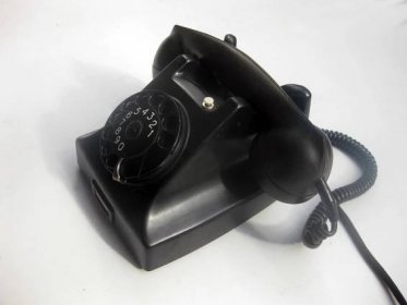 File:Ericsson 1950s bakelite telephone.jpg - Wikimedia Commons
