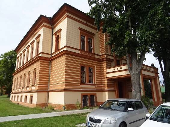 Soubor:Malá Koruna Chlumec nad Cidlinou 02.jpg