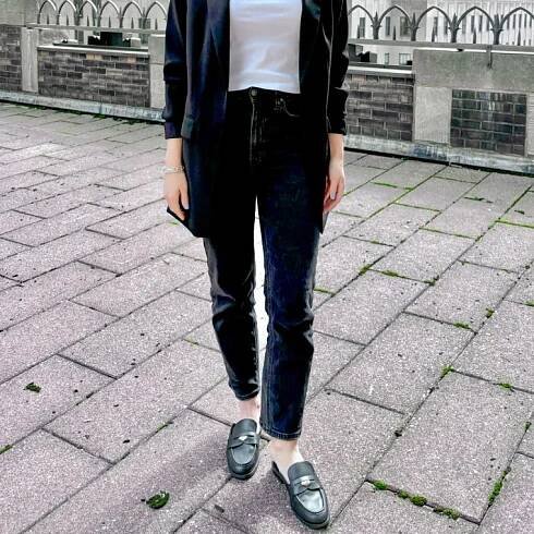 Abercrombie & Fitch Ultra High Rise 90s Straight Jean in Black