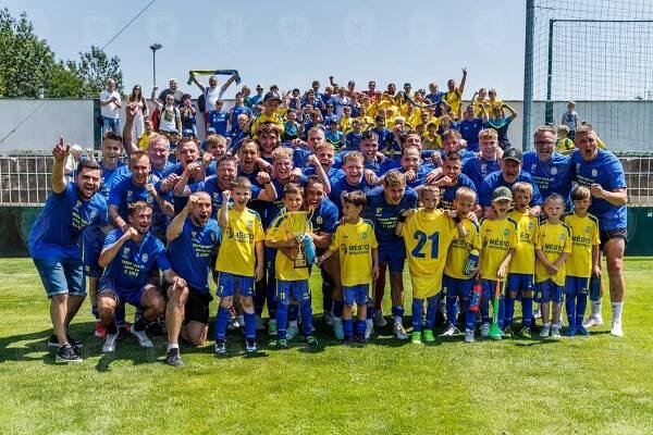 Zlatá jízda dokončena. Neratovice-Byškovice ovládly 4. ligu, skupinu B | FOTBAL.CZ