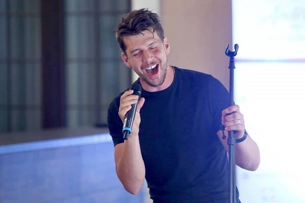 Peter Pecha prozradil, že premiéru muzikálu Rocky odehrál ve velkých bolestech… | inback