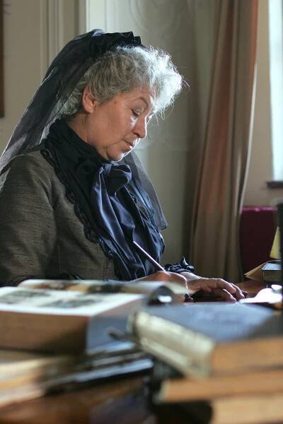 Universum History: Bertha von Suttner, Friedensnobelpreisträgerin aus Österreich (2013)