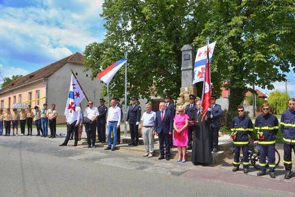 100.výročí odhalení pomníku padlých - Oficiální stránky obce Mašovice