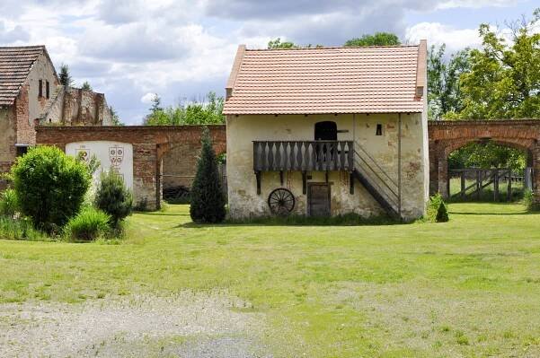 Soubor:Granary at house No. 4 in Vojkovice 03.jpg – Wikipedie