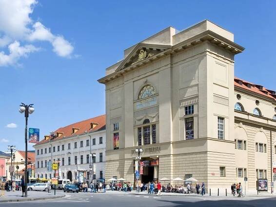 Dům U Hybernů má nového majitele, zaplatí za něj téměř půl miliardy korun