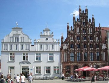 File:Greifswald - Marktplatz 1.jpg