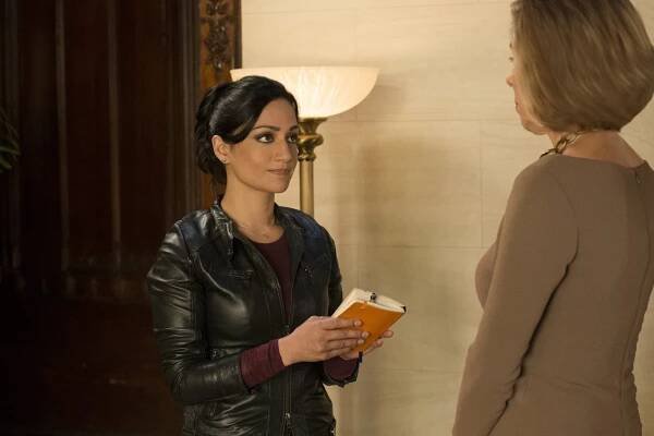 Dobrá manželka - Další den - Z filmu - Archie Panjabi, Christine Baranski