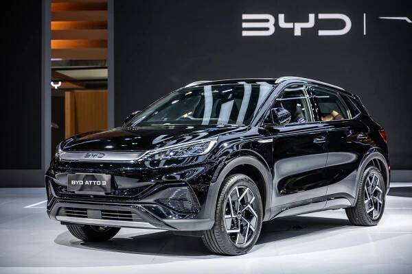 เรเว่ เปิดตัว New BYD ATTO 3 Extended รุ่นปี 2024 พร้อมส่งโปรแรงเร้าใจกับ BYD ATTO 3 รุ่นปี 2023 ที่งานบางกอก ฯ มอเตอร์โ