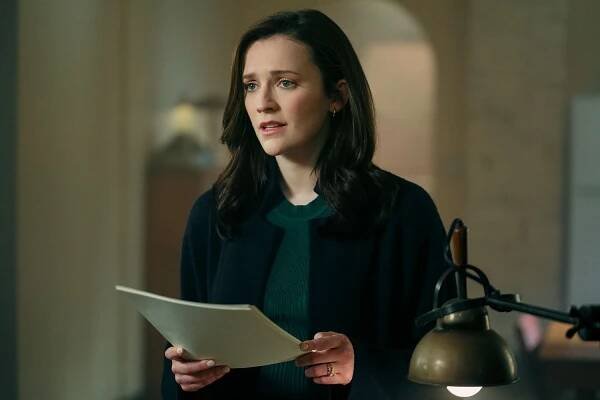 Charlotte Ritchie as Kate Lockwood in episode 501 of You