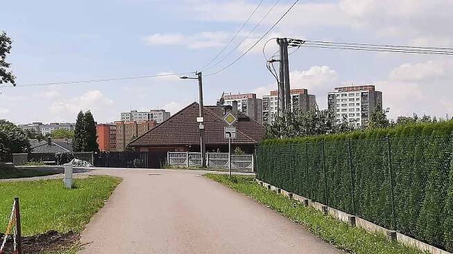 Dolní Suchá. Městská část Havířova, tvořená převážně rodinnými domy. Výhled na sídliště Šumbark.