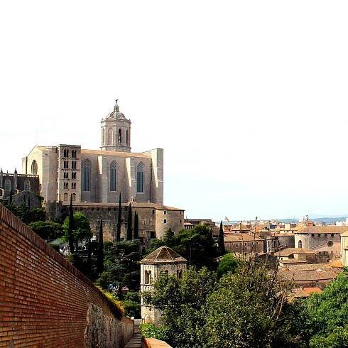 Girona: Prohlídka Girony s průvodcem a vstupenkami do památek | GetYourGuide