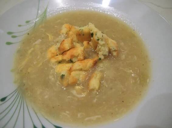 RECEPTY ZE ŠUMAVSKÉ VESNICE: Petrželová polévka s bramborovým svítkem, recept z OstružnaZa krásnější Vimperk