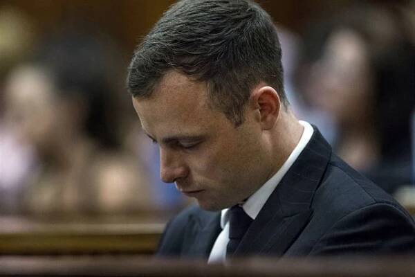 Pistorius byl za zabití z nedbalosti odsouzen k pěti letům vězení