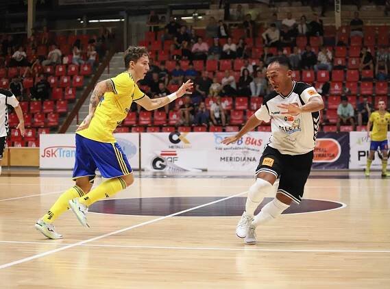 PO PRVÝCH DVOCH KOLÁCH NA ČELE TABUĽKY - Futsal
