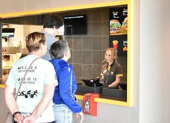 U dálnice D1 už voní hamburgery. McDonald’s na odpočívadle v Mořicích otevřel