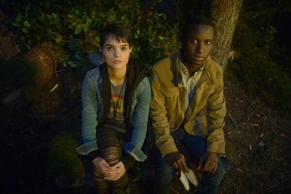 Exorcista - Tam, nebýt milosti Boží, kráčím já - Z filmu - Brianna Hildebrand, Alex Barima