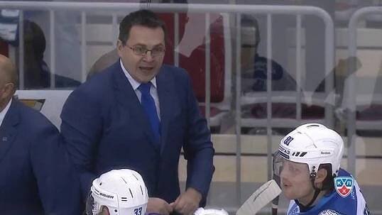 VIDEO: Nepoučitelný! Nazarov zase běsnil jako smyslů zbavený, po sudích hodil i láhev