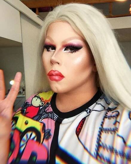Fenomén zvaný drag queens: David (25) se převléká za ženu a jako Miss Petty baví publikum