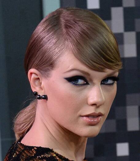 Taylor Swift Tells the Story Behind 