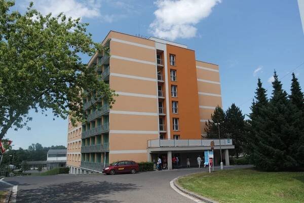 Fotografie - Pardubická nemocnice, budova č. 28 - interna, rehabilitace - 06.06.2016