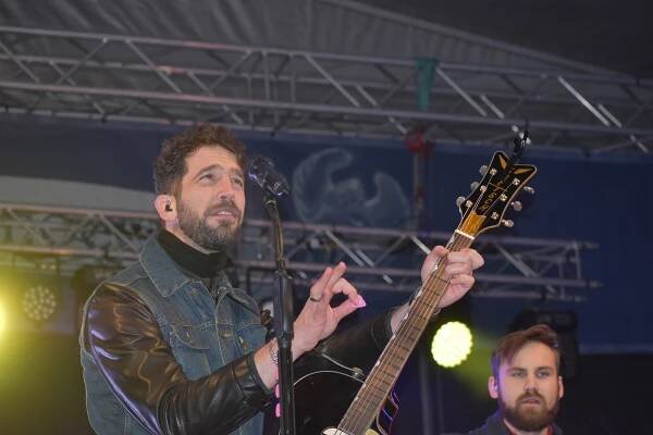 VIDEO: Kapela Jelen rozezpívala o třetí adventní neděli celé náměstí ve Zlíně