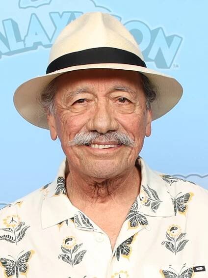 Edward James Olmos – Wikipedia