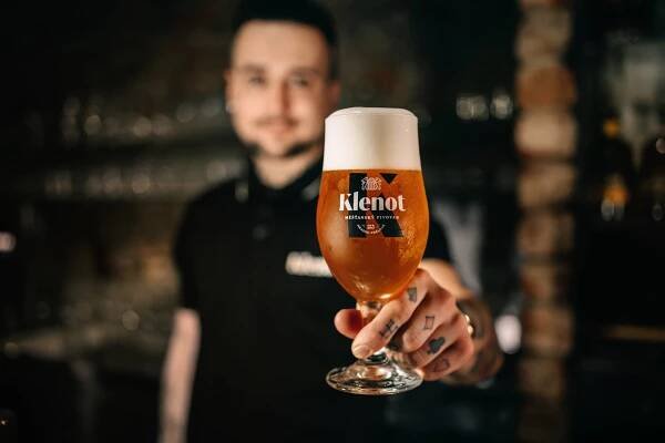 Lokální pivo Klenot čepujeme v Pivnici Klenot