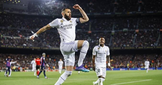 Kat Benzema opět úřadoval, Real i díky němu smetl Barcelonu 4:0 a postoupil do finále