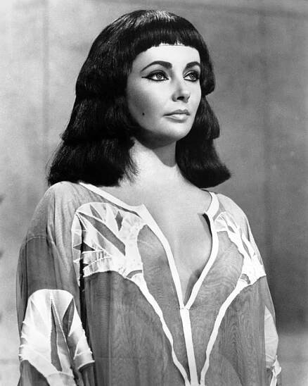 Pokus o sebevraždu, alkohol, bouřlivé vztahy: Herečka Elizabeth Taylor vypráví svůj příběh