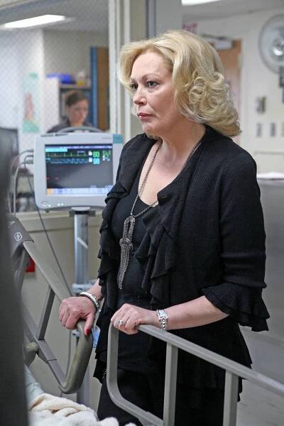 Zákon a pořádek: Zločinné úmysly - Kmotr vás nyní přijme - Z filmu - Cathy Moriarty