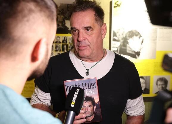 Etzler o bratrovi: Jsem přizdisr*č, on šílenec a pomohl mi s covidem! Čím ho irituje? - Expres.cz