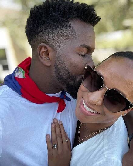 https://www.instagram.com/p/CWHOvLgPd3l/ jeanelie Verified WCW 💕 Note: That is not an engagement ring 🤦🏾‍♂️ Edited · 34w