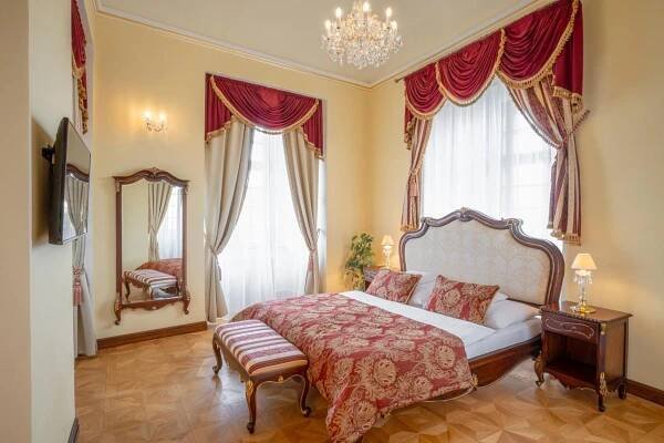 Galicia Nueva, Castle Hotel Lučenec Exteriér fotografie
