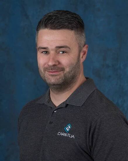 Dean Butler installation and service technician caretua. Headshot taken by Rob Kennedy Photography