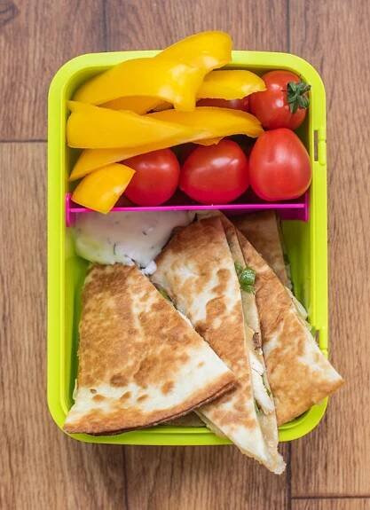 o11 Quesadilla s houbami a kuřecím masem
