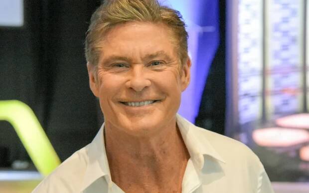 Galerie: Vrátí se David Hasselhoff? Hollywood chce do kin dostat kultovního detektiva s mluvícím autem - Fotka 1 - Echo24.cz