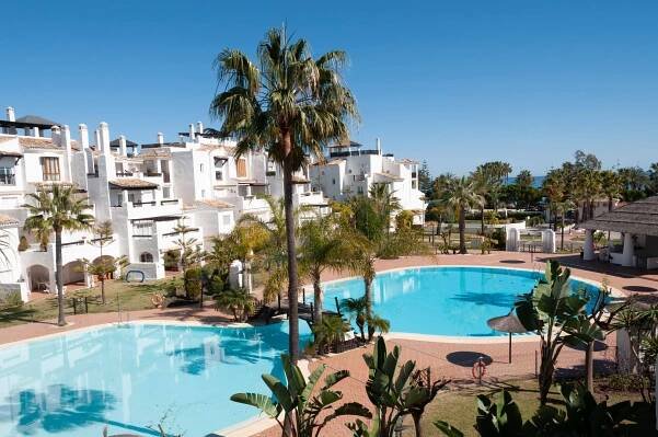 Frontline beach apartment w pool/sea views San Pedro de Alcantara