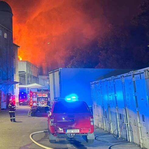 Hasičské listy | Požár pekárny v Berouně se stomilionovou škodou | 112