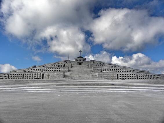 Vojenský památník Monte Grappa