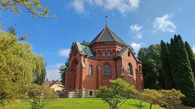 Unikátní stavby červené architektury Hlučínska lákají turisty - Médium.cz