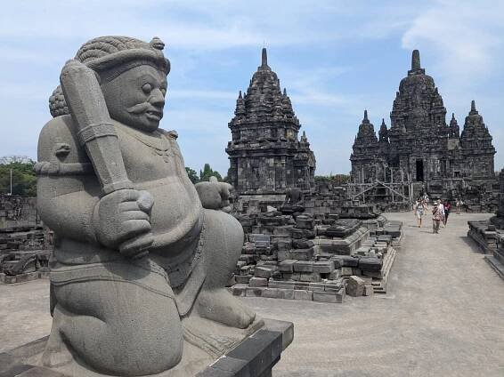 Bezplatný obrázok: Socha Dvarapala v chráme Candi Sewu, hinduistickom chráme na zozname svetového dedičstva UNESCO na Jáve v Indonézii