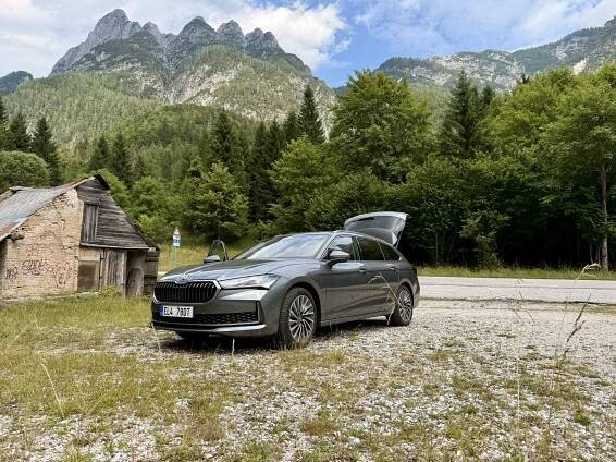Plug-in hybridem za nejbližším koupáním na Jadranu? Překvapením nebyla jen spotřeba