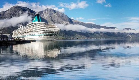 Nejkrásnější fjordy z paluby luxusní lodi